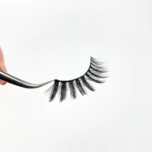 Tina T Bold Glam Volume Instagram False Eyelashes - Picture 10 of 13